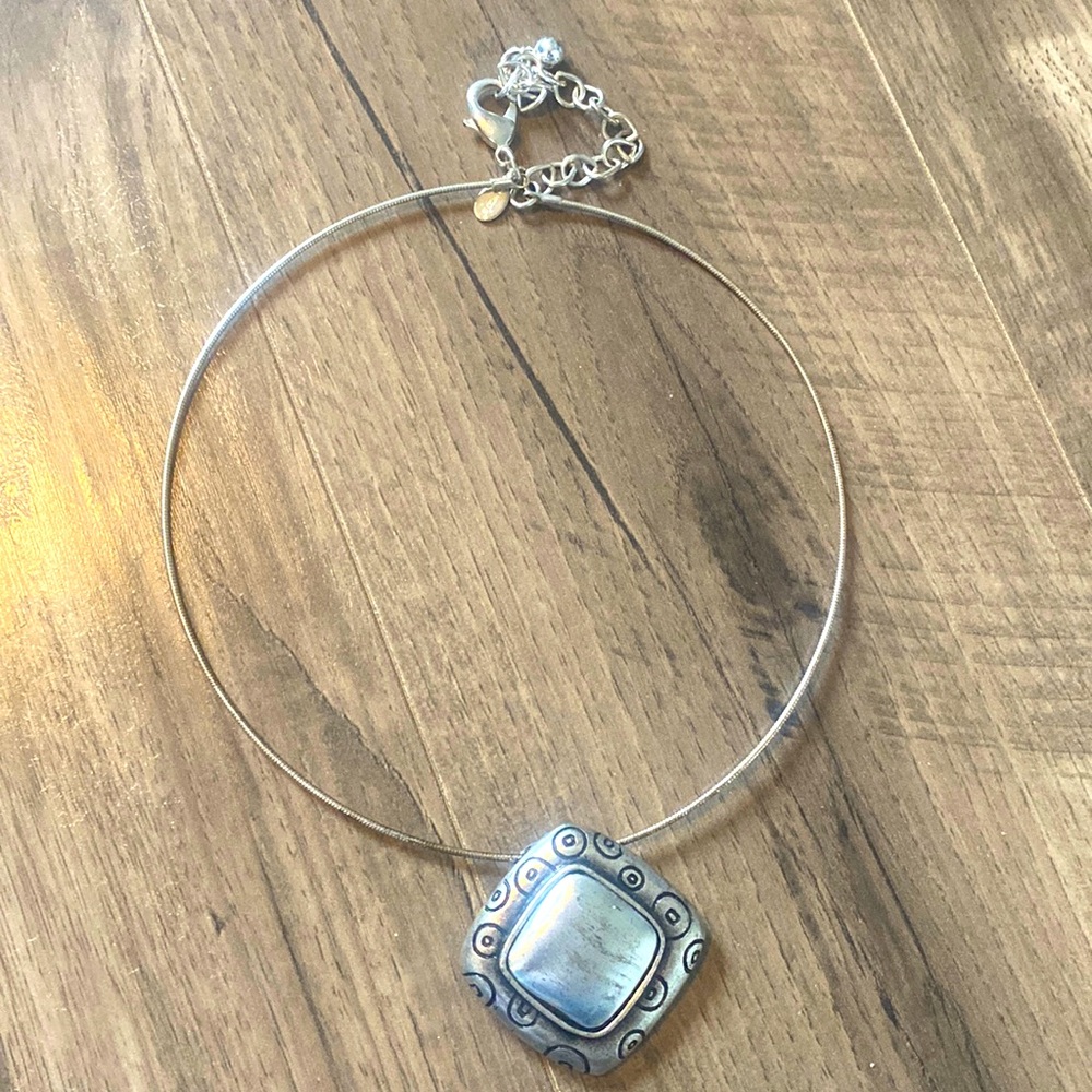 Women’s silver wire pendant necklace 16”